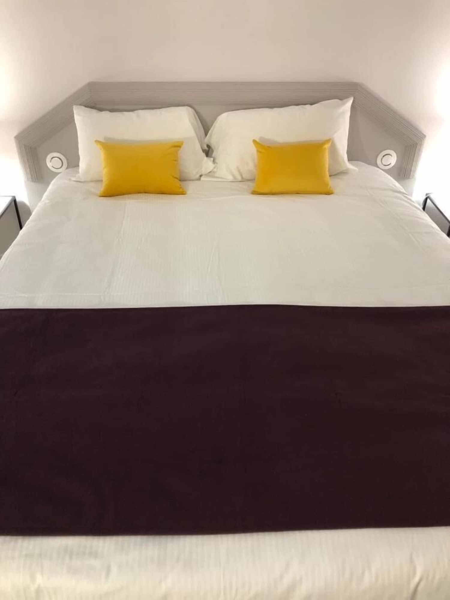 Le Manoir Hotell Orchies Eksteriør bilde