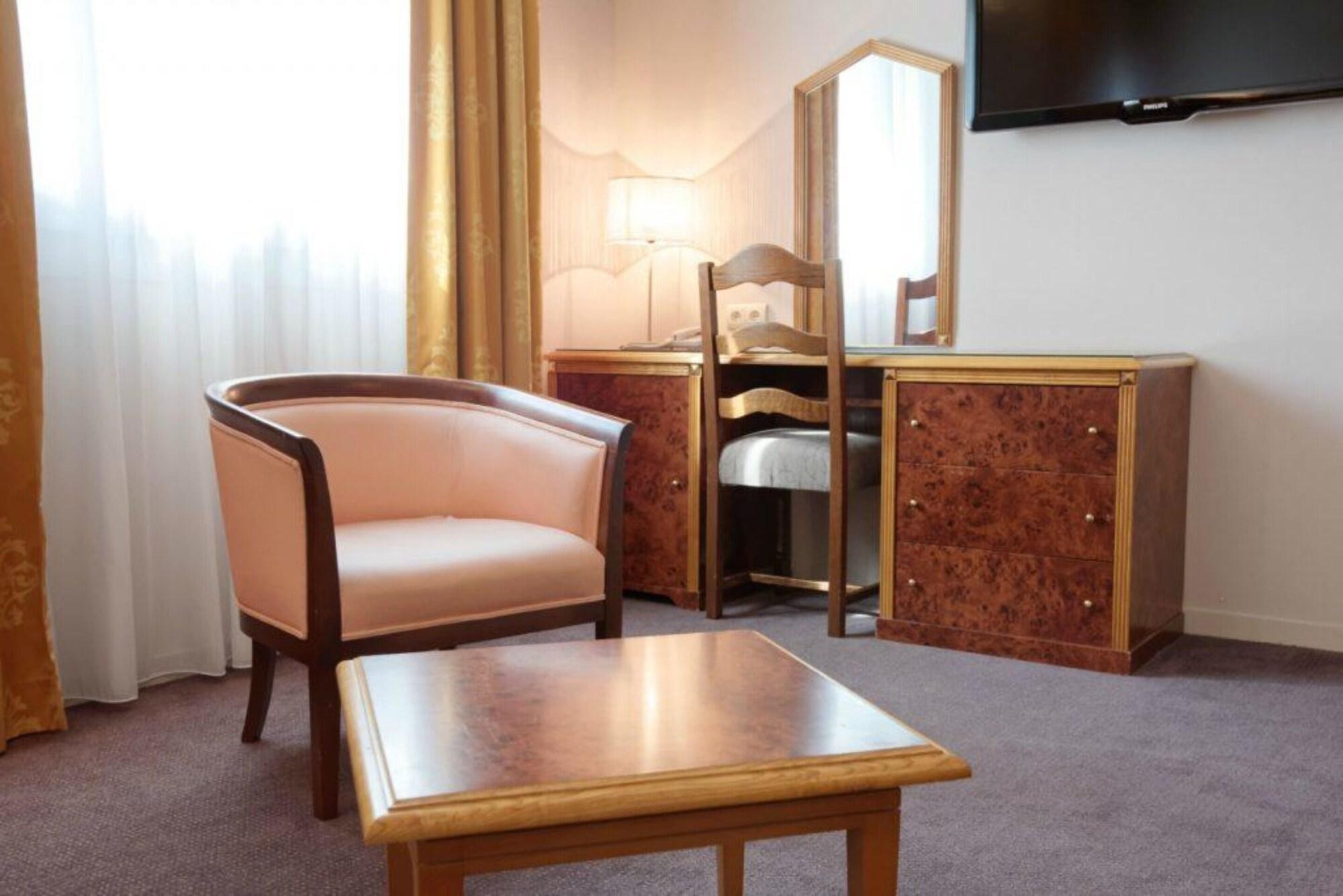 Le Manoir Hotell Orchies Eksteriør bilde