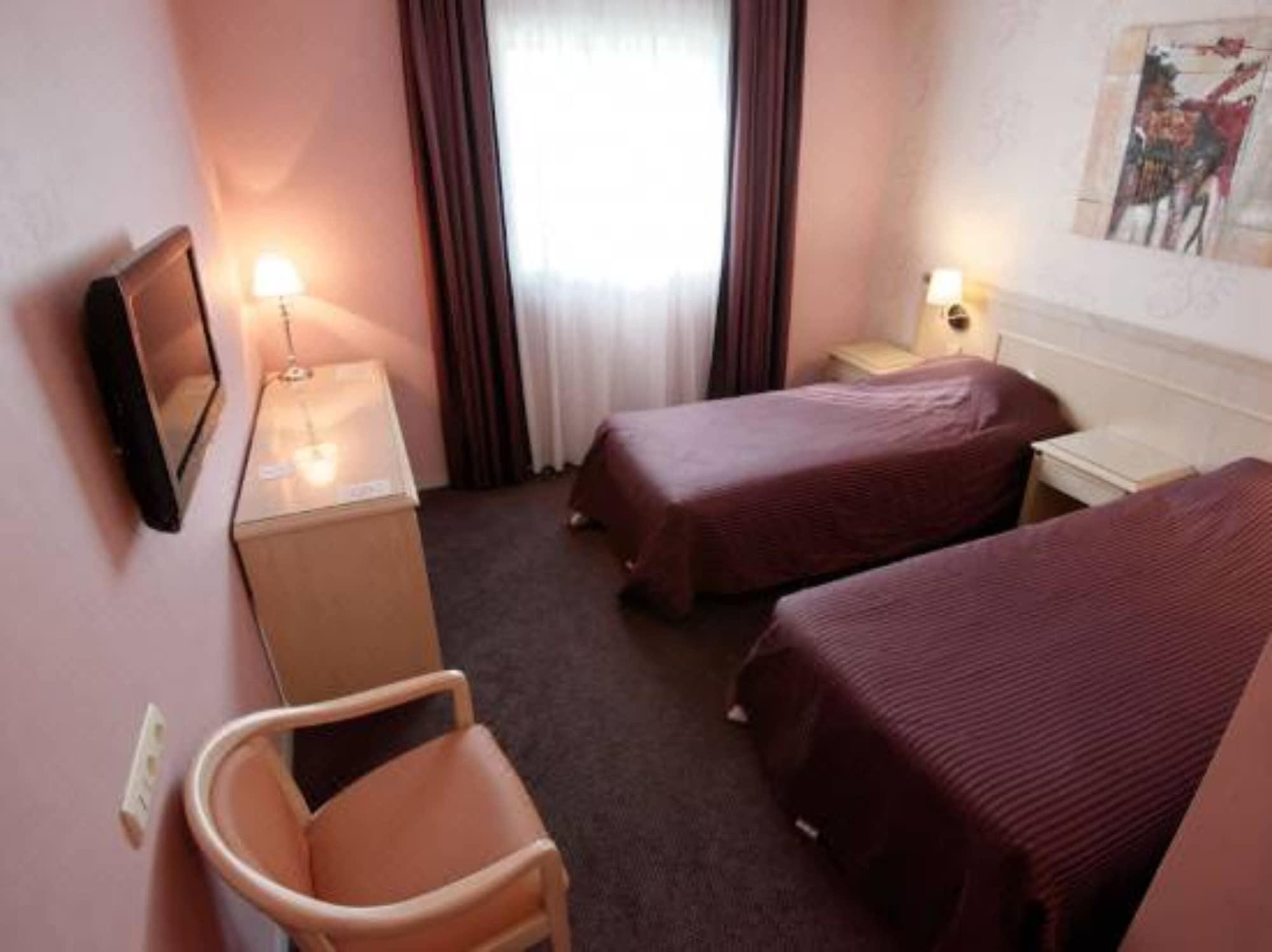 Le Manoir Hotell Orchies Eksteriør bilde
