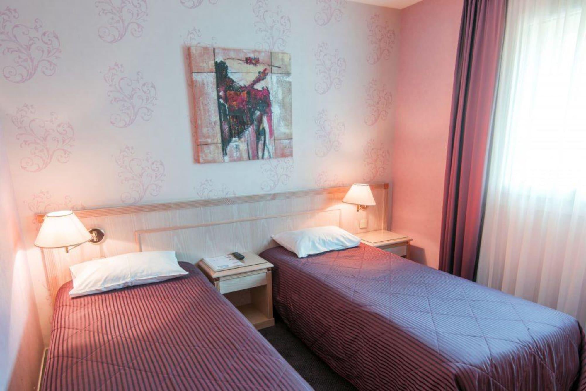 Le Manoir Hotell Orchies Eksteriør bilde