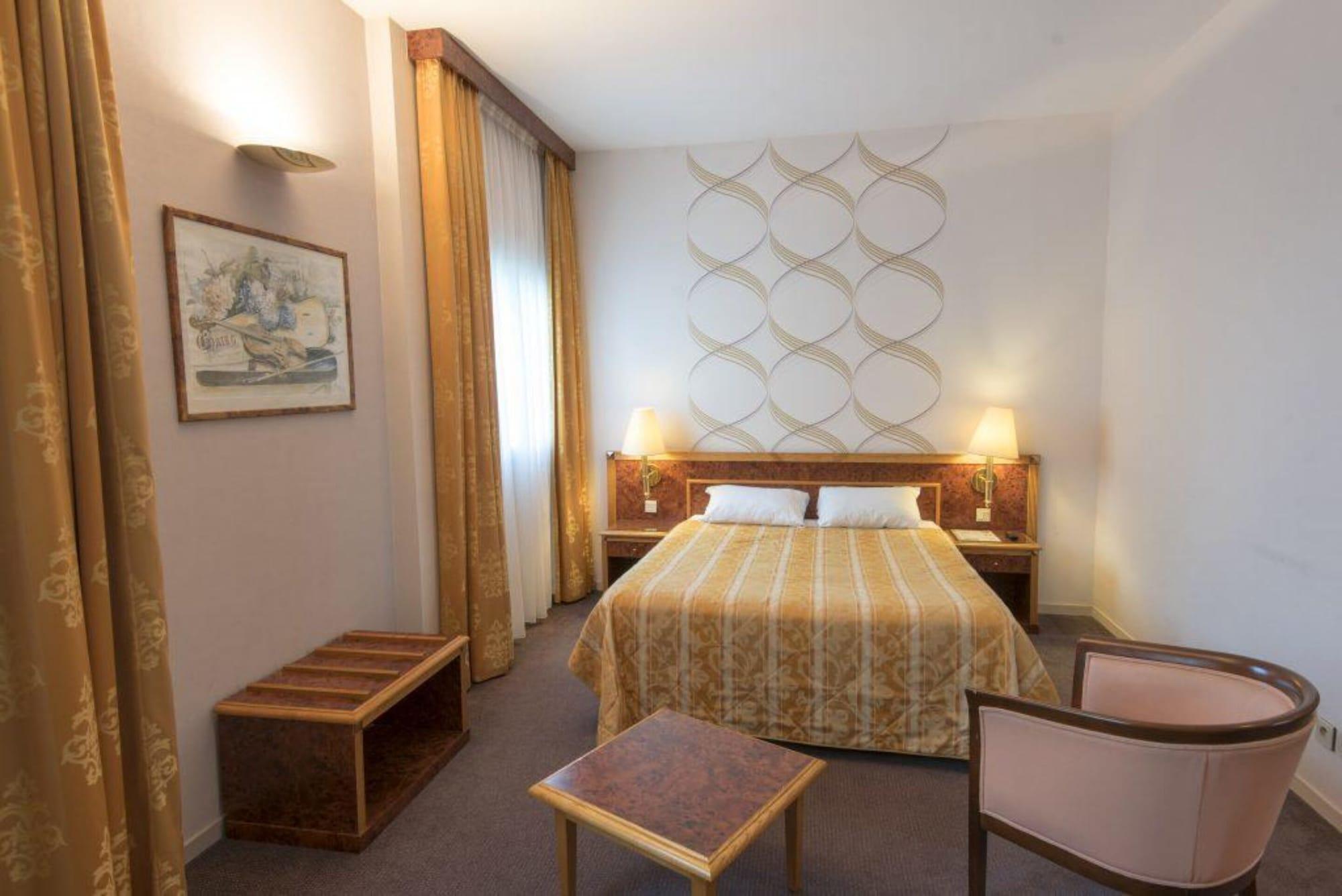 Le Manoir Hotell Orchies Eksteriør bilde