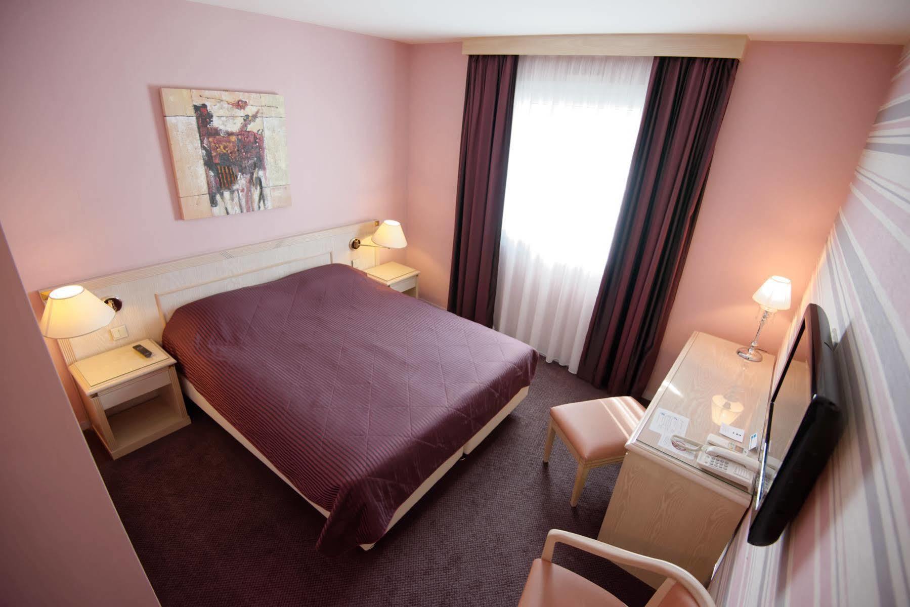 Le Manoir Hotell Orchies Eksteriør bilde